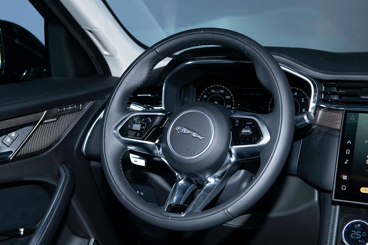 Jaguar XF và Jaguar F-Pace 2021 ra mắt, sẵn sàng đến tay khách hàng Việt a151