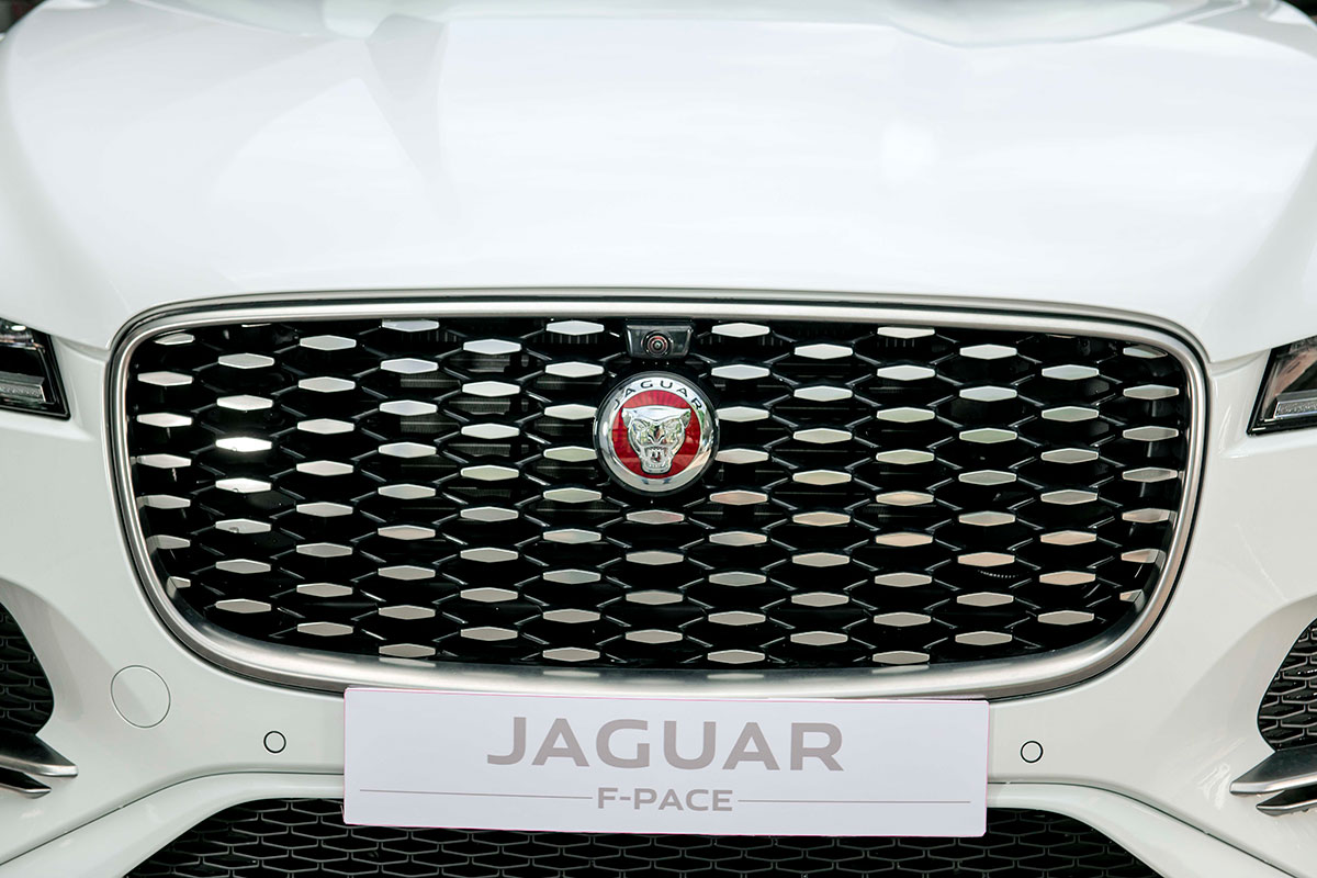 Jaguar XF và Jaguar F-Pace 2021 ra mắt, sẵn sàng đến tay khách hàng Việt a15