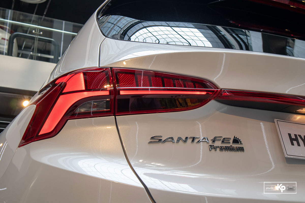 Ảnh Đèn hậu xe Hyundai Santa Fe 2021 