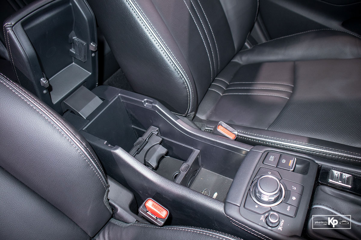 Ảnh Ngăn chứa đồ xe Mazda CX-3 2021 a1