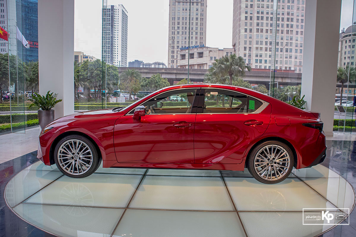 ngoại thất Lexus IS 2021.