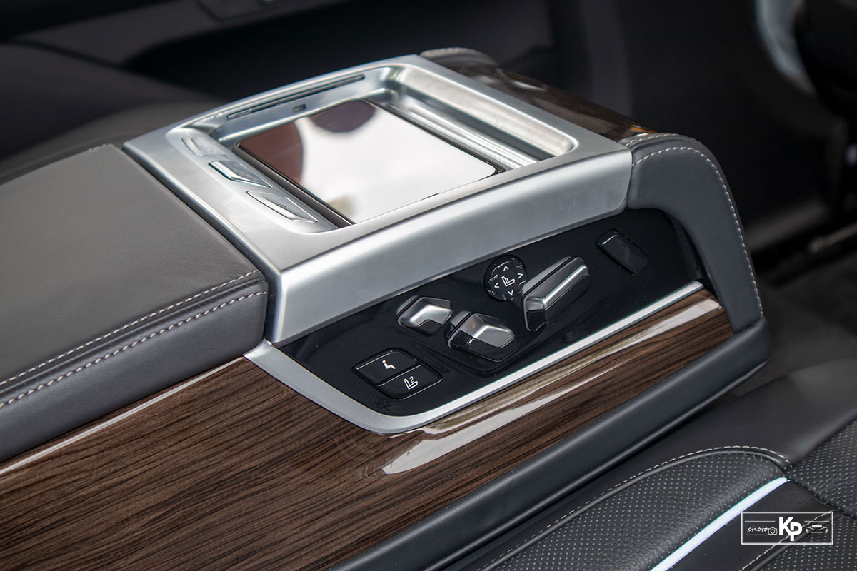 Ảnh Chỉnhh ghế sau  xe BMW 730Li Pure Excellence 2021 