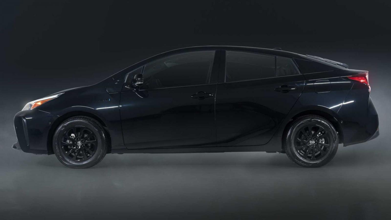 Toyota Prius 2022 Nightshade trang trí đen hoàn toàn Toyota Prius 2022 Nightshade trang trí đen hoàn toàn.