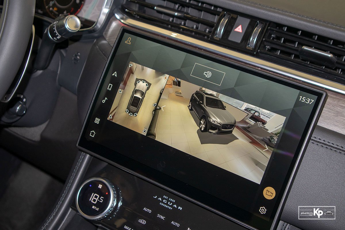 Màn hình giải trí trên xe Jaguar F-Pace 2021 Màn hình giải trí trên xe Jaguar F-Pace 2021.