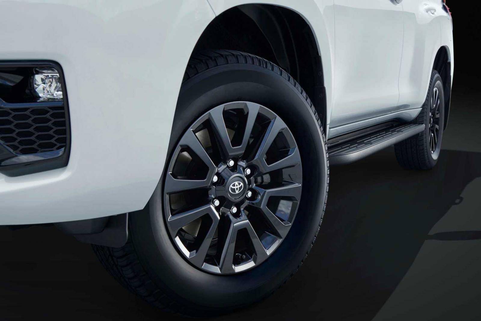 Toyota Land Cruiser Prado 70th Anniversary Edition trình làng - Ảnh 1 Toyota Land Cruiser Prado 70th Anniversary Edition trình làng - Ảnh 1.
