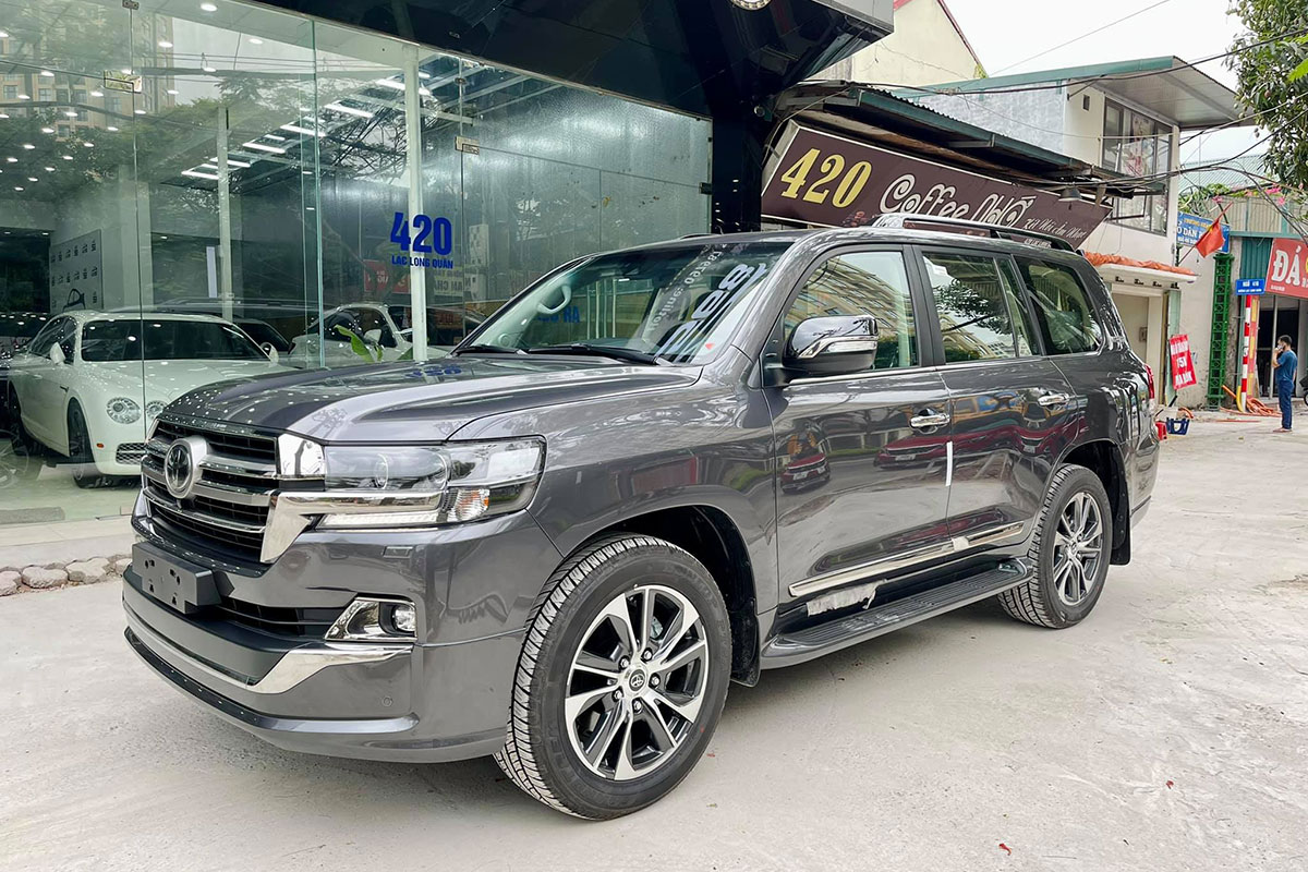 Sắp ra mắt thế hệ mới, chiếc Toyota Land Cruiser 2021 màu độc cuối cùng về Việt Nam tìm chủ 2 Sắp ra mắt thế hệ mới, chiếc Toyota Land Cruiser 2021 màu độc cuối cùng về Việt Nam tìm chủ 2