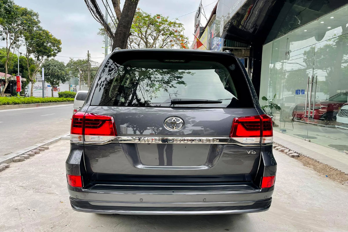 Sắp ra mắt thế hệ mới, chiếc Toyota Land Cruiser 2021 màu độc cuối cùng về Việt Nam tìm chủ 3 Sắp ra mắt thế hệ mới, chiếc Toyota Land Cruiser 2021 màu độc cuối cùng về Việt Nam tìm chủ 3