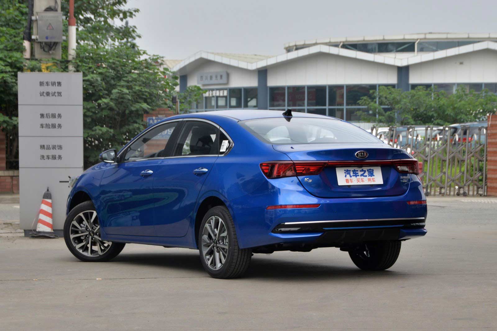 Kia Cerato 2021 EV trang bị động cơ mạnh mẽ.