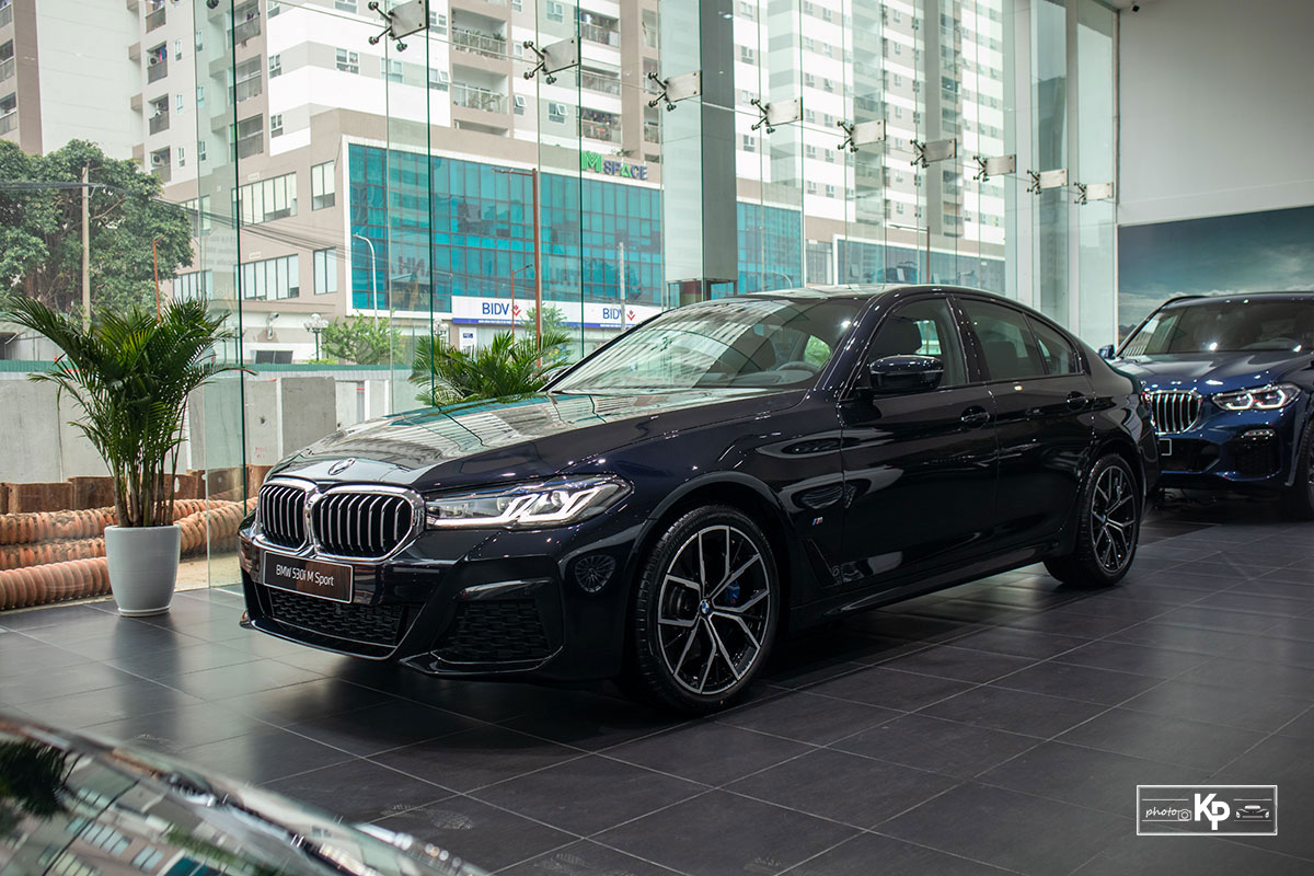 Ảnh thực tế BMW 530i M-Sport 2021 tại đại lý Việt Nam, giá gần 3,3 tỷ đồng a4