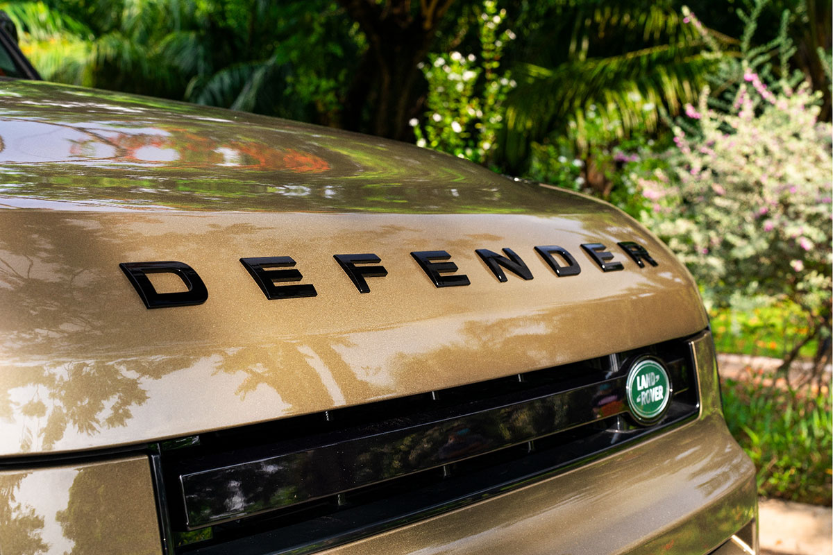 Land Rover Defender 90 có trục cơ sở ngắn hơn.
