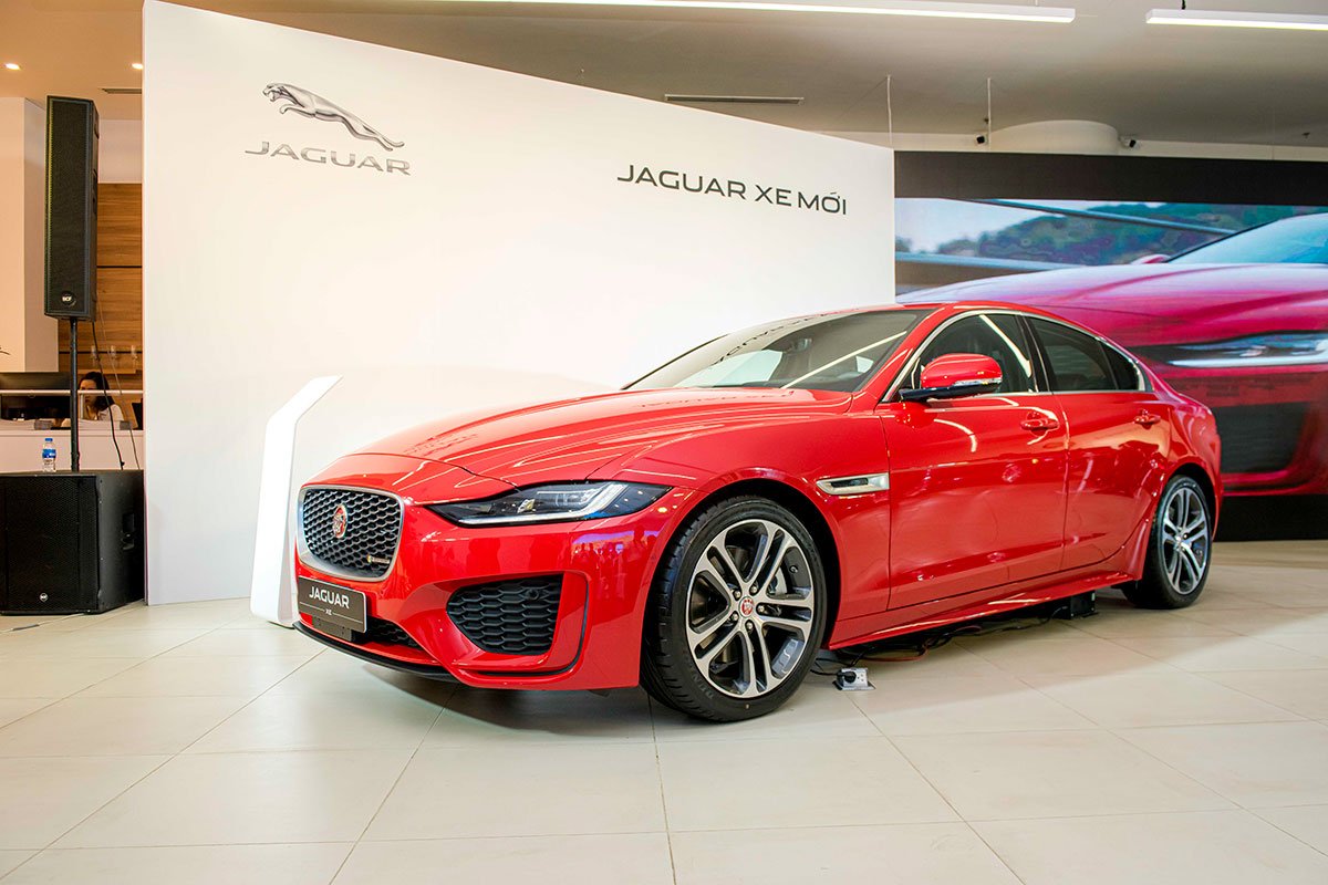 Jaguar XE.