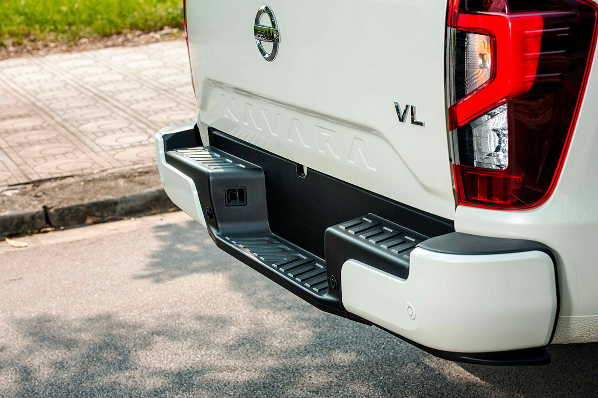 Chốt giá 895 triệu đồng, Nissan Navara 4WD 2021 có gì đấu Ford Ranger?a20