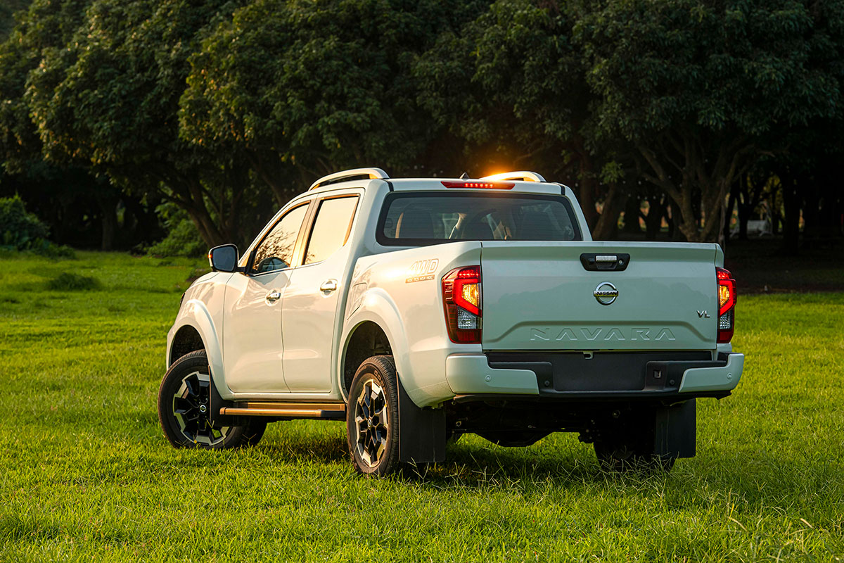 Chốt giá 895 triệu đồng, Nissan Navara 4WD 2021 có gì đấu Ford Ranger?a17