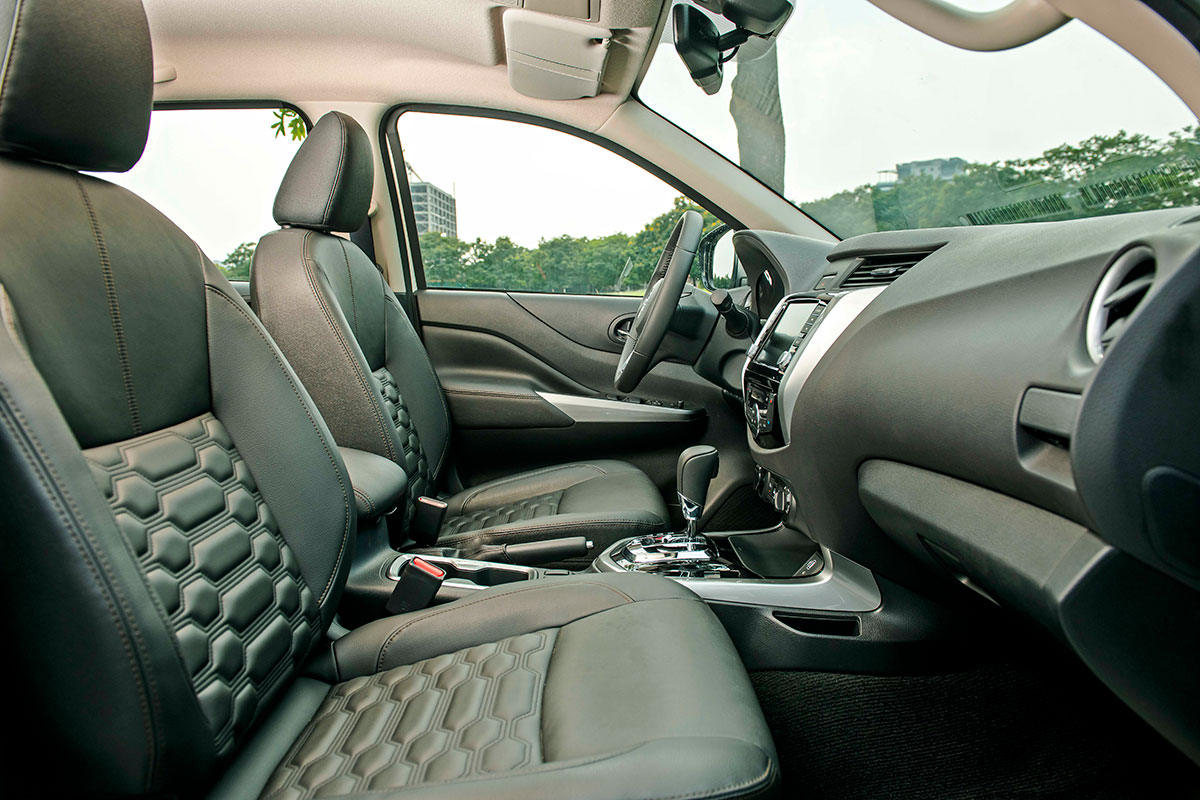 Chốt giá 895 triệu đồng, Nissan Navara 4WD 2021 có gì đấu Ford Ranger?a28