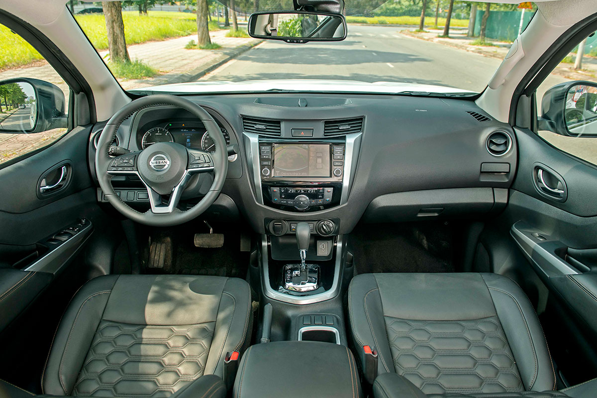 Chốt giá 895 triệu đồng, Nissan Navara 4WD 2021 có gì đấu Ford Ranger?a23