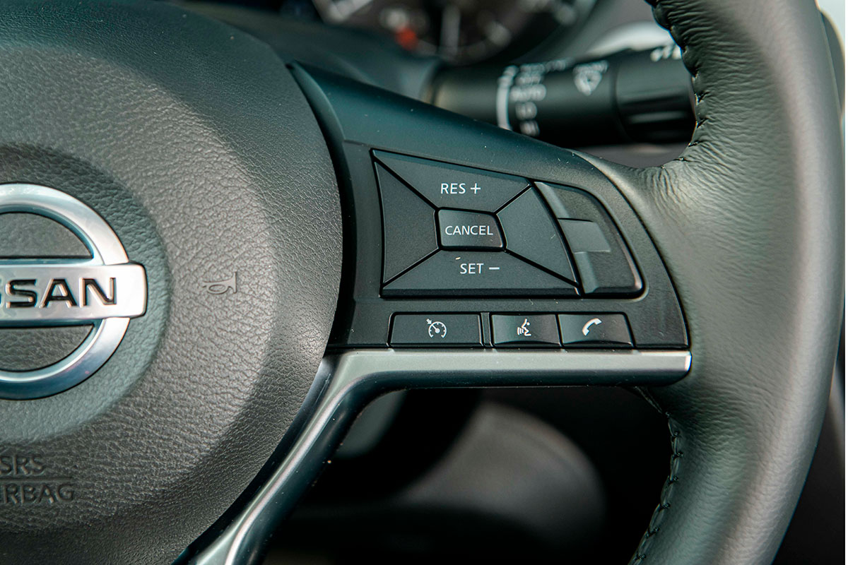 Chốt giá 895 triệu đồng, Nissan Navara 4WD 2021 có gì đấu Ford Ranger?a26