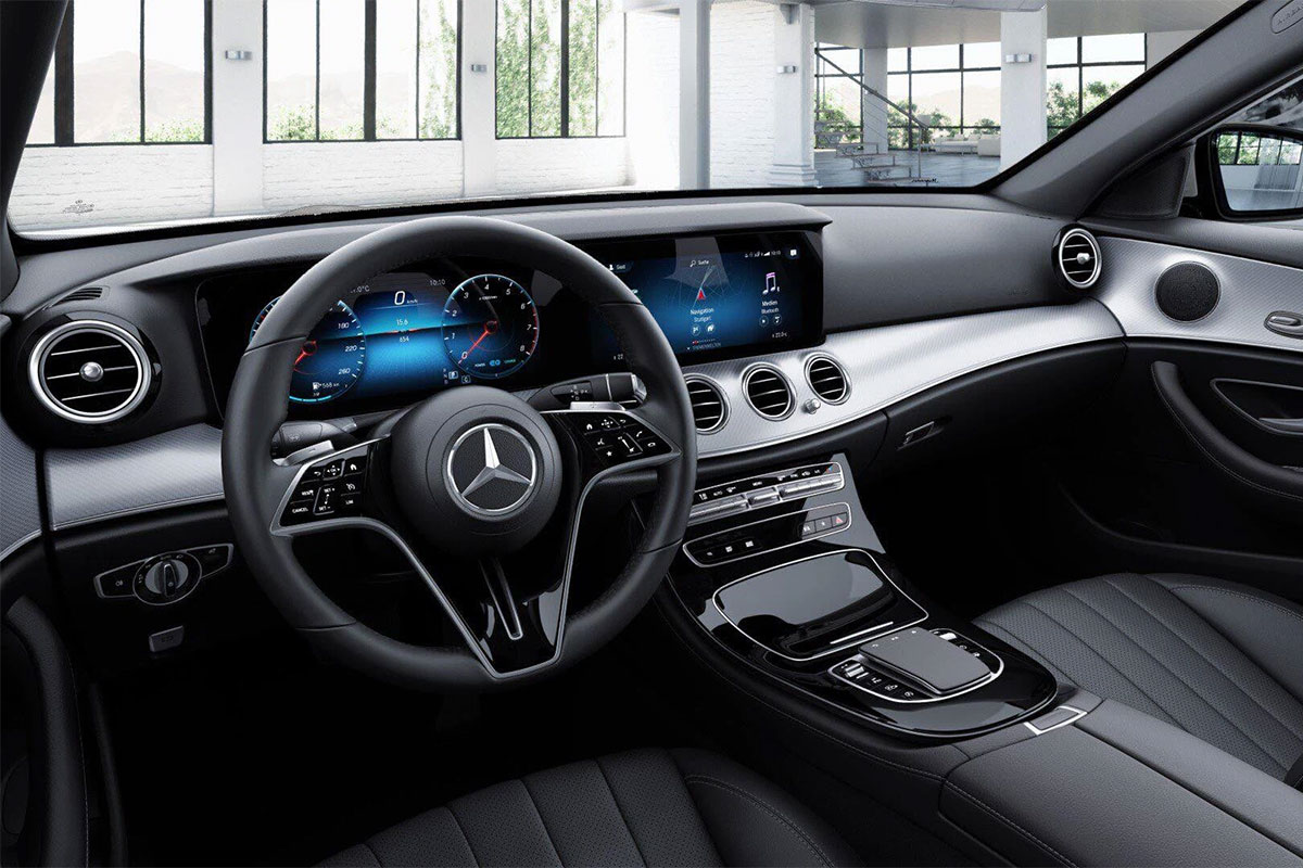 Khoang nội thất E180 2021 có thiết kế gọn gàng.