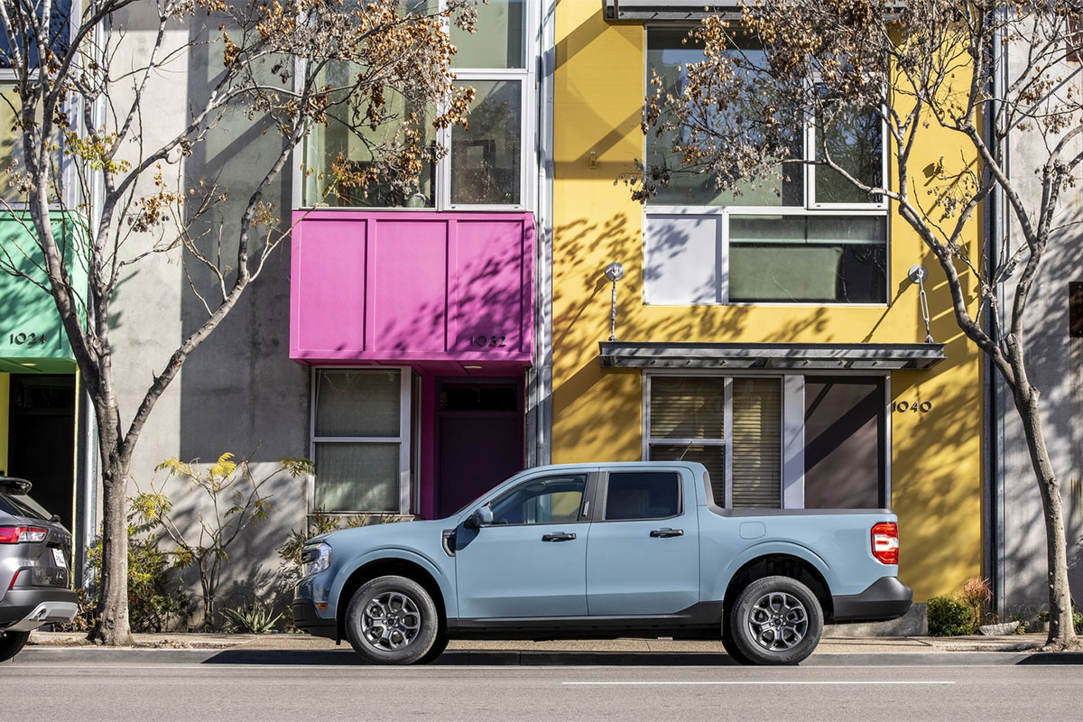 Ford Maverick có kích thước xe nhỏ hơn đáng kể so với Ford Ranger.
