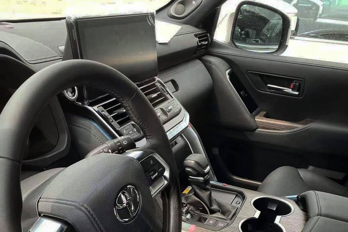 Chiêm ngưỡng ảnh thực tế nội thất Toyota Land Cruiser 2022 hoàn toàn mới, ai còn chê già nữa? 2 Chiêm ngưỡng ảnh thực tế nội thất Toyota Land Cruiser 2022 hoàn toàn mới, ai còn chê già nữa a2
