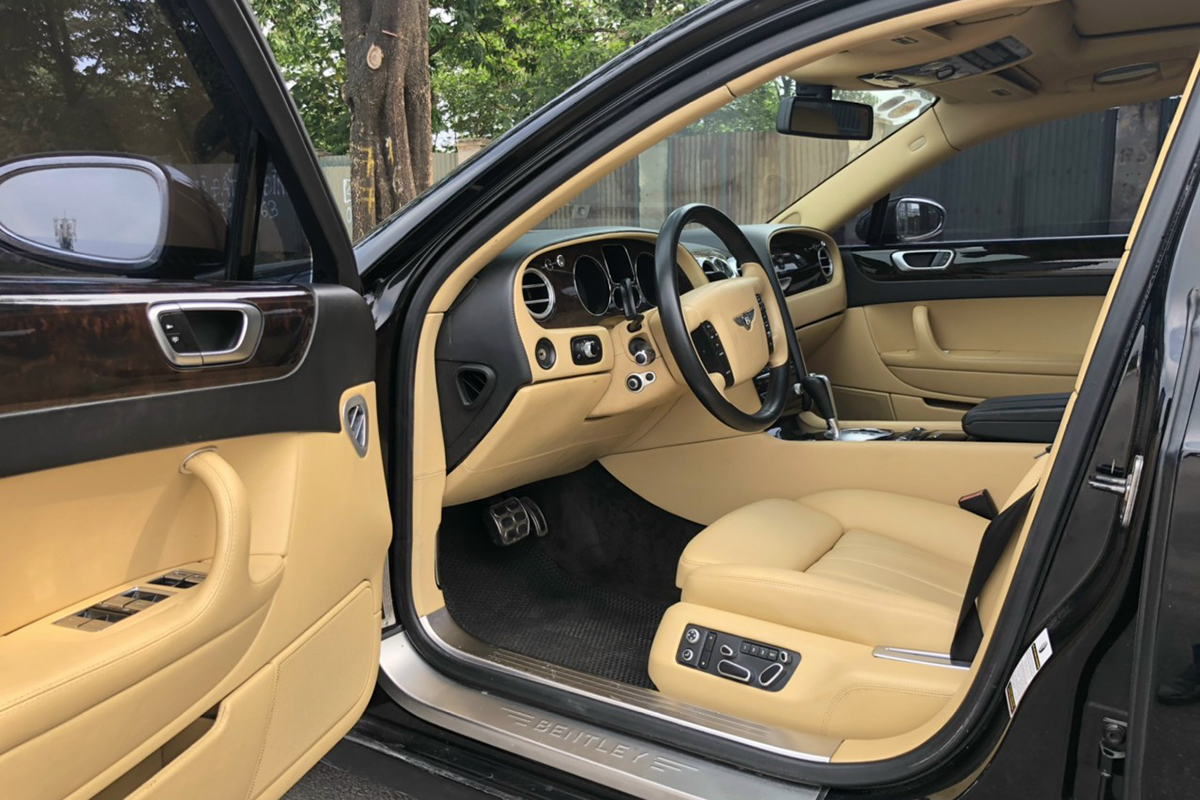 Bentley Continental Flying Spur 2007.