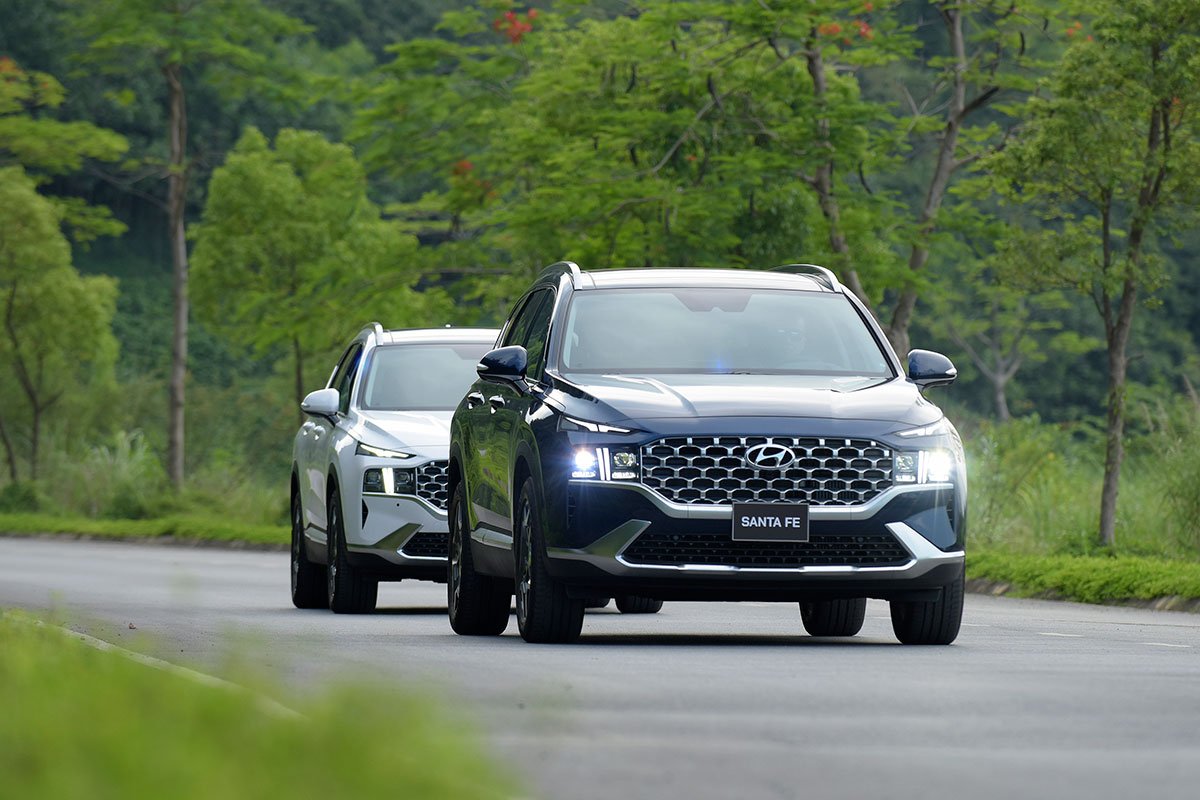 Hyundai Santa Fe 2021 là phiên bản nâng cấp giữa vòng đời với sự thay đổi mạnh mẽ về thiết kế 1