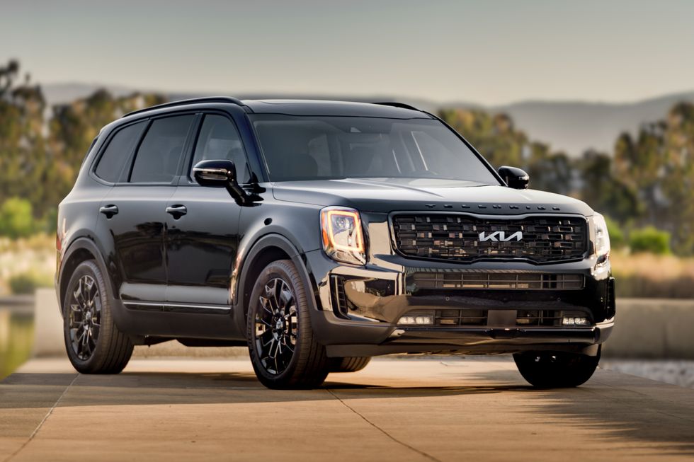 Kia Telluride 2022 gắn thêm phụ kiện tiện tăng luôn giá.