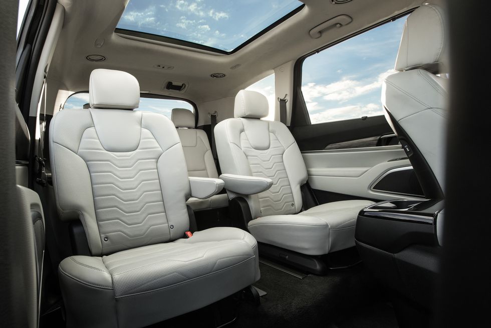 Kia Telluride 2022 mới sang trọng, tiện nghi hơn nữa.