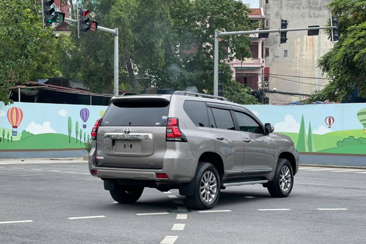Toyota Land Cruiser Prado đăng ký 2021, chạy lướt bán lại đắt hơn giá niêm yết, có đáng mua 9 Toyota Land Cruiser Prado đăng ký 2021, chạy lướt bán lại đắt hơn giá niêm yết, có đáng mua a9