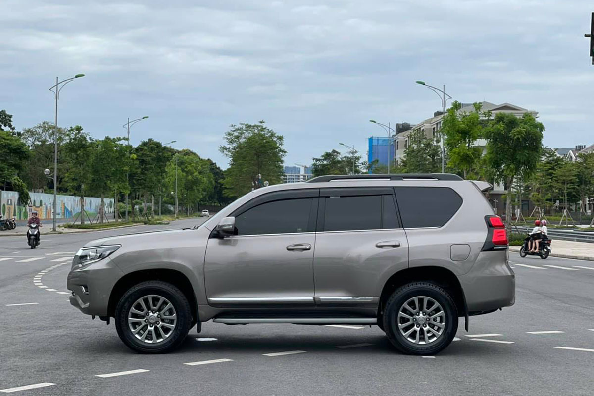 Toyota Land Cruiser Prado đăng ký 2021, chạy lướt bán lại đắt hơn giá niêm yết, có đáng mua 10 Toyota Land Cruiser Prado đăng ký 2021, chạy lướt bán lại đắt hơn giá niêm yết, có đáng mua a710