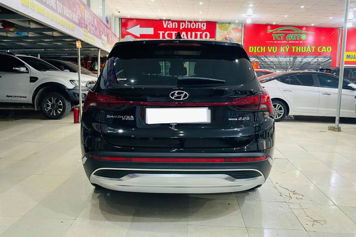 Hyundai Santa Fe 2021 đầu tiên lên sàn xe cũ, chạy lướt 200 km, đắt hơn giá niêm yết gần 100 triệu đồng 3 Hyundai Santa Fe 2021 đầu tiên lên sàn xe cũ, chạy lướt 200 km, đắt hơn giá niêm yết gần 100 triệu đồng a3