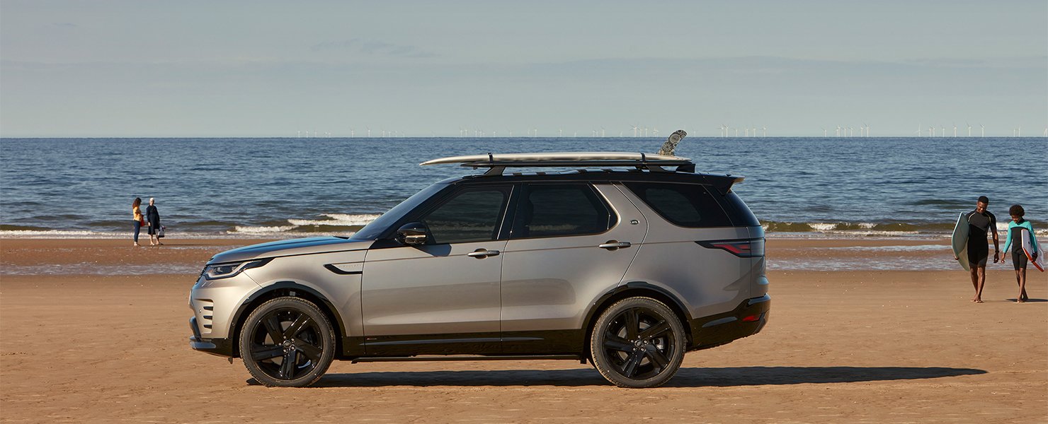Land Rover Discovery hiện đại và thân thuộc.