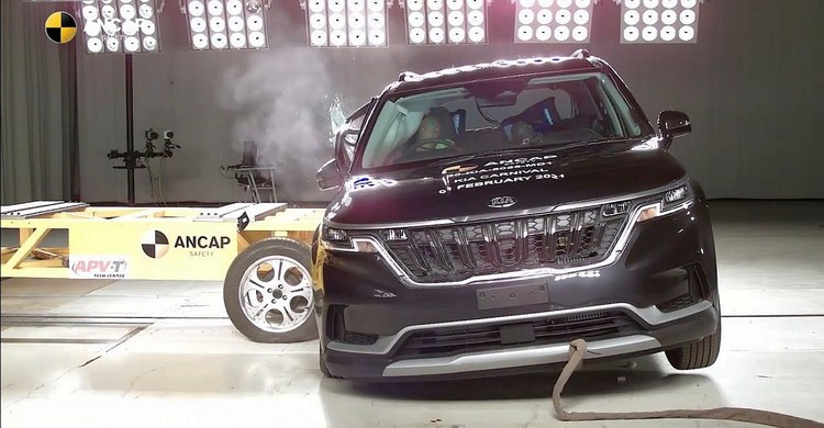 Kia Sedona 2021 thế hệ mới đạt an toàn 5 sao cao nhất.