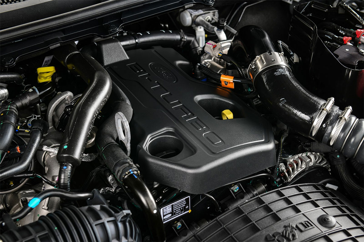 Ranger Raptor X tại Thái Lan trang bị động cơ diesel tăng áp kép 2.0L.
