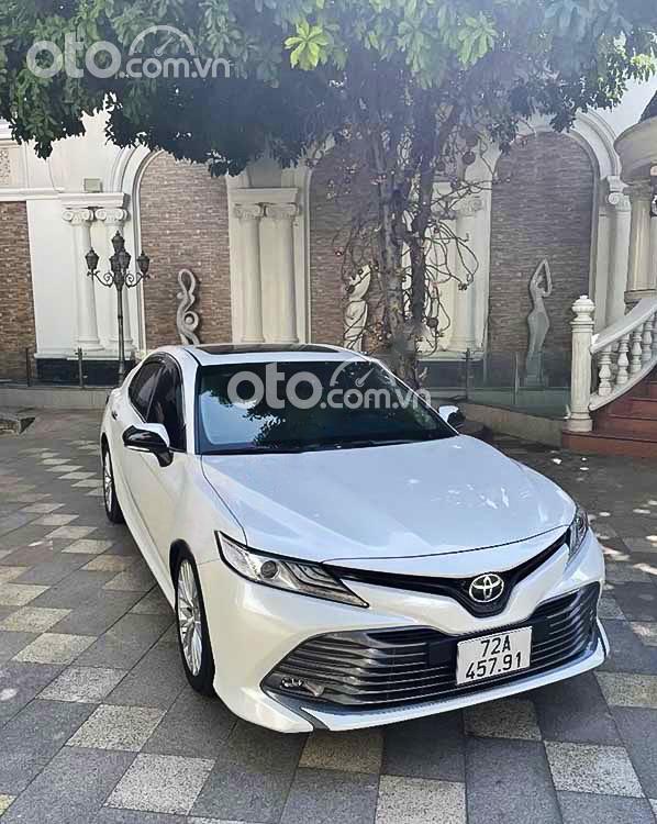 Xe Toyota Camry 2.5Q 2020, màu trắng, nhập khẩu  