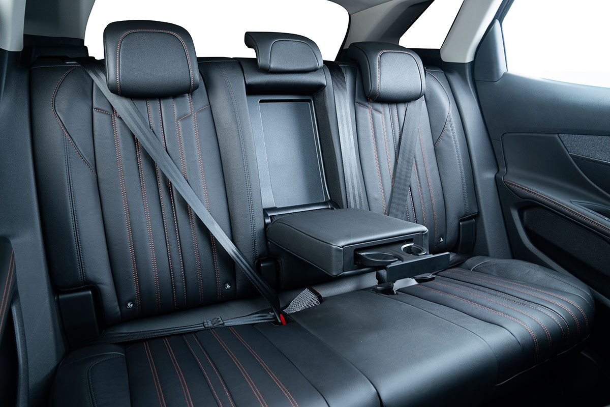 Nội thất mẫu xe Peugeot 3008 2021 trông khá rộng rãi.