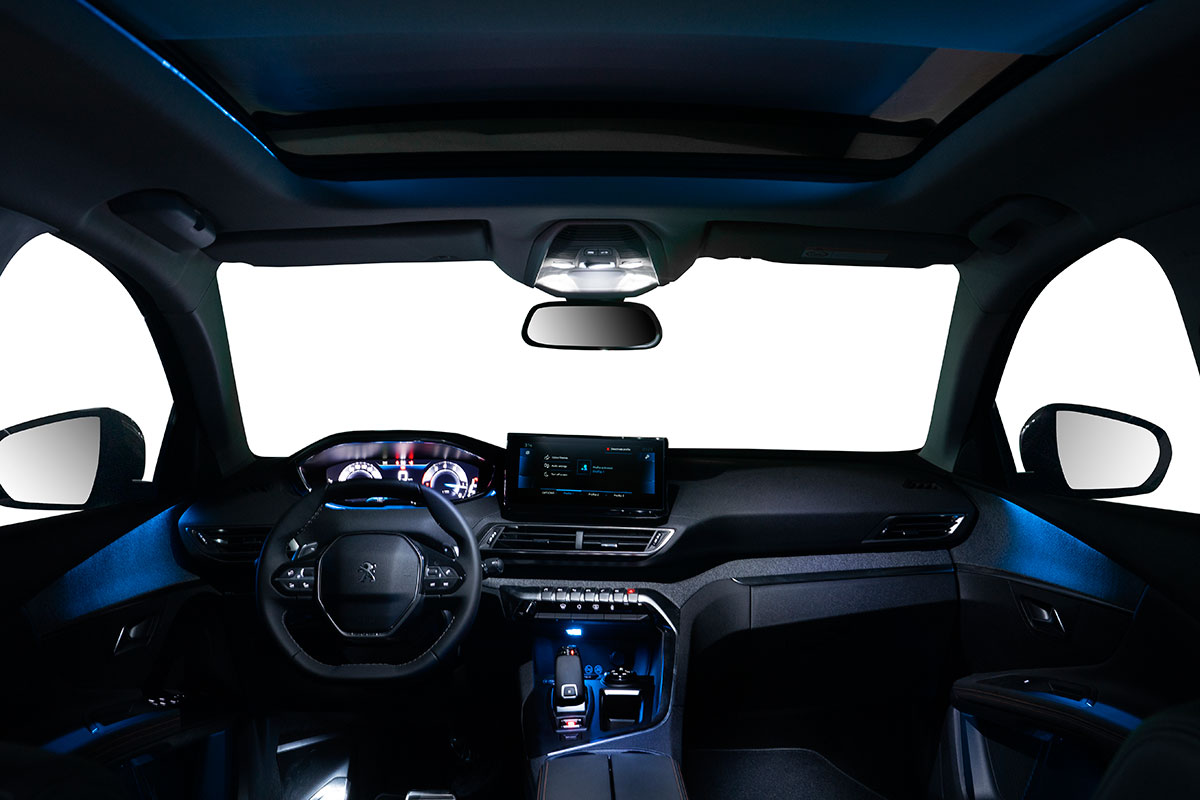 Nội thất Peugeot 3008 bản nâng cấp duy trì triết lý thiết kế i-Cockpit.