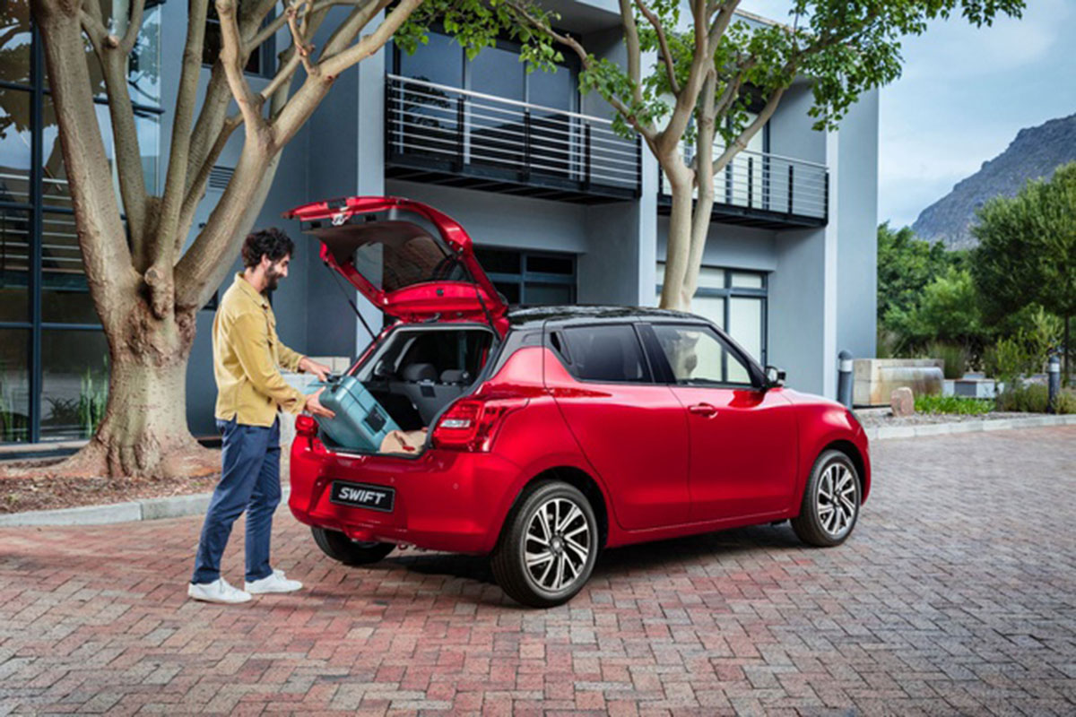 cốp xe Suzuki Swift​​ 2021.