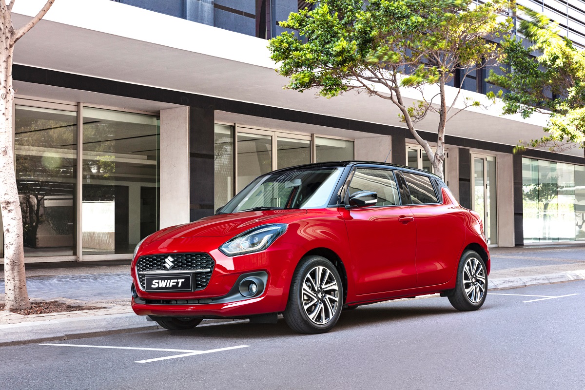 Xe sử dụng động cơ xăng 1.2L, I4, sản sinh công suất tối đa 83 mã lực 1