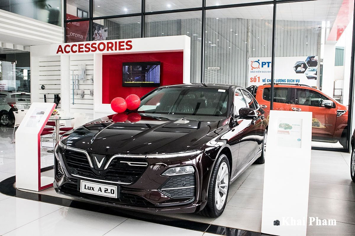 khách mua mẫu xe sedan Lux A2.0 có thể sử dụng voucher VinHomes mệnh giá 200 triệu đồng.