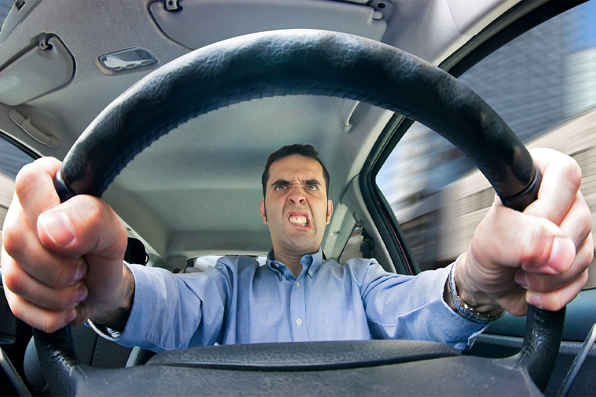 Lái xe trong tình trạng mất bình tĩnh thường rất nguy hiểm.