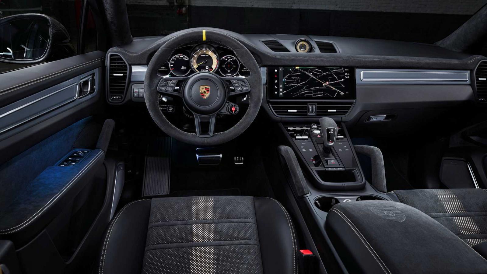 Porsche Cayenne Turbo GT sở hữu loạt tính năng là công nghệ tối tân.