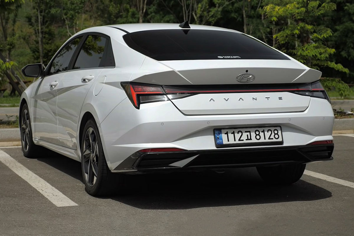 Người đầu tiên "bóc tem" cùng lúc Kia Cerato 2022 và Hyundai Elantra 2022, so găng mọi góc cạnh 11 Người đầu tiên "bóc tem" cùng lúc Kia Cerato 2022 và Hyundai Elantra 2022, so găng mọi góc cạnh a11