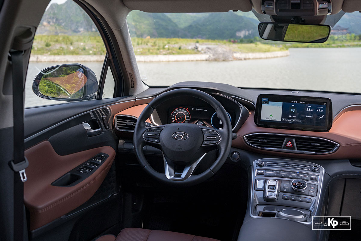 Nội thất của Hyundai Santa Fe 2021 bản máy dầu cao cấp.