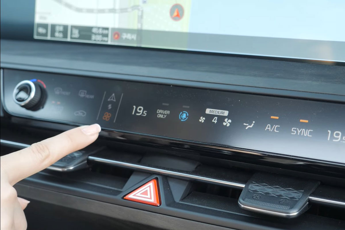 "Mục sở thị" Kia K8 2021 ngoài đời thực: Đẹp không góc chết, đối thủ lớn của Mercedes-Benz E-Class 15 "Mục sở thị" Kia K8 2021 ngoài đời thực: Đẹp không góc chết, đối thủ lớn của Mercedes-Benz E-Class a15