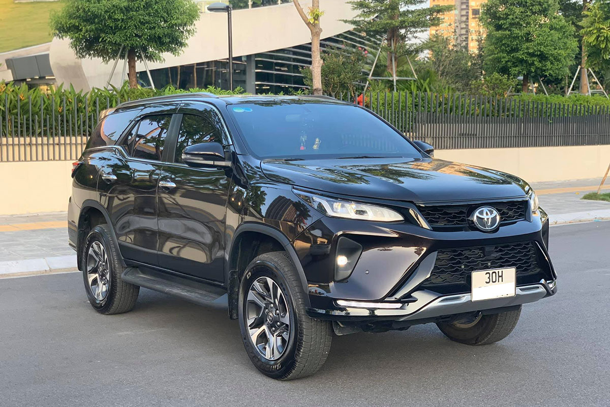 Toyota Fortuner Legender chạy siêu lướt hơn 1.000km lên sàn xe cũ a1