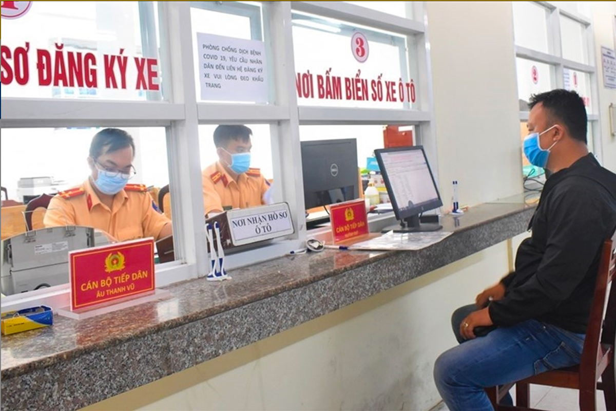 Khi hoàn thiện thủ tục vẫn phải mang xe đến cơ quan công an để kiểm tra xe.