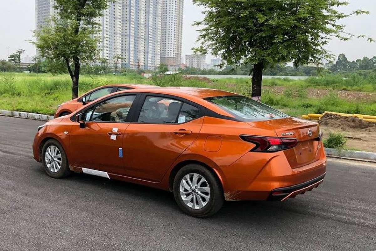 Tại Việt Nam, Nissan Almera thế hệ mới được bán với 4 phiên bản khác nhau. 1