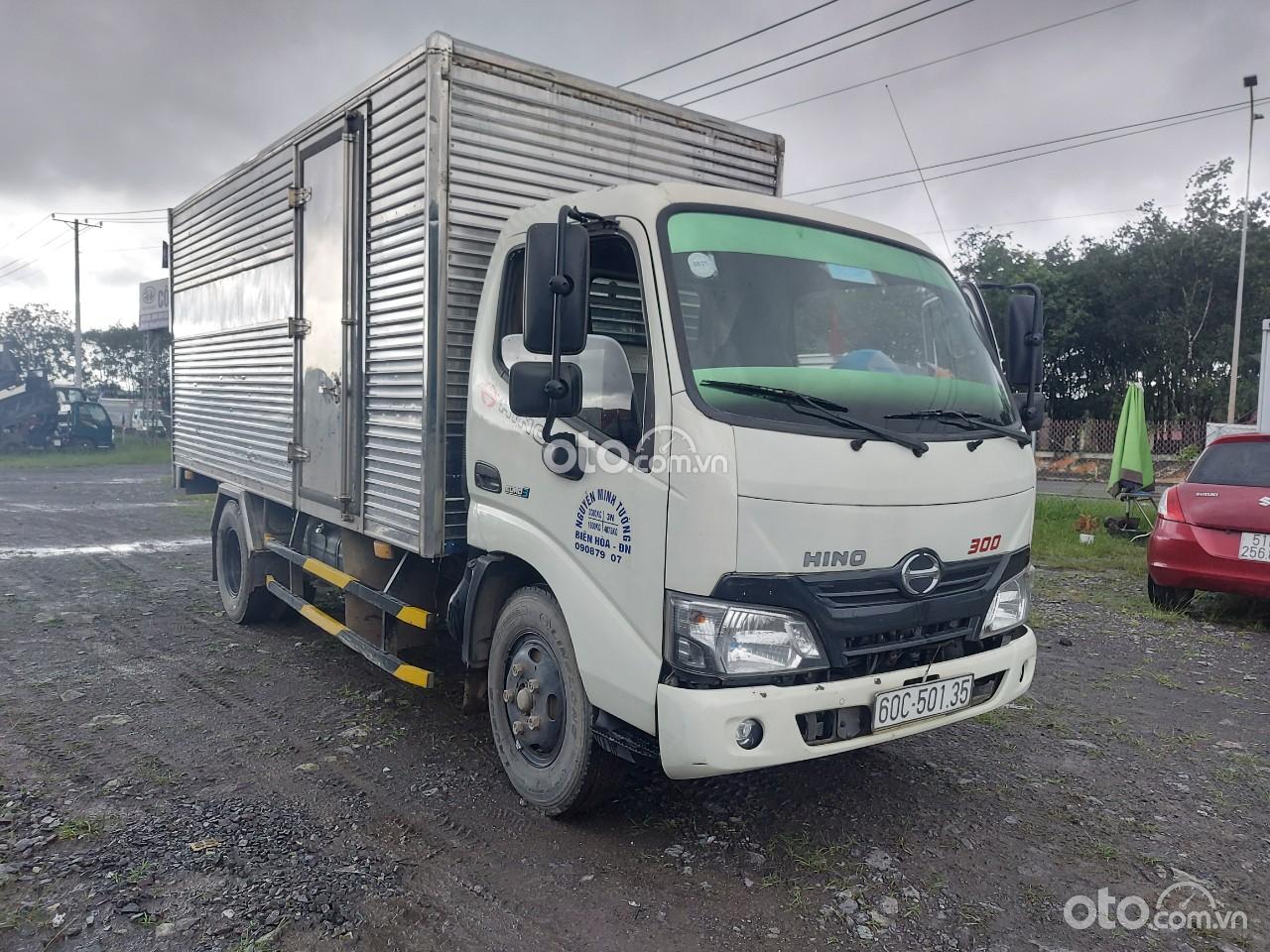 Cần bán xe tải Hino 1T7 thùng kín Inox dài 4,5m đời 2017