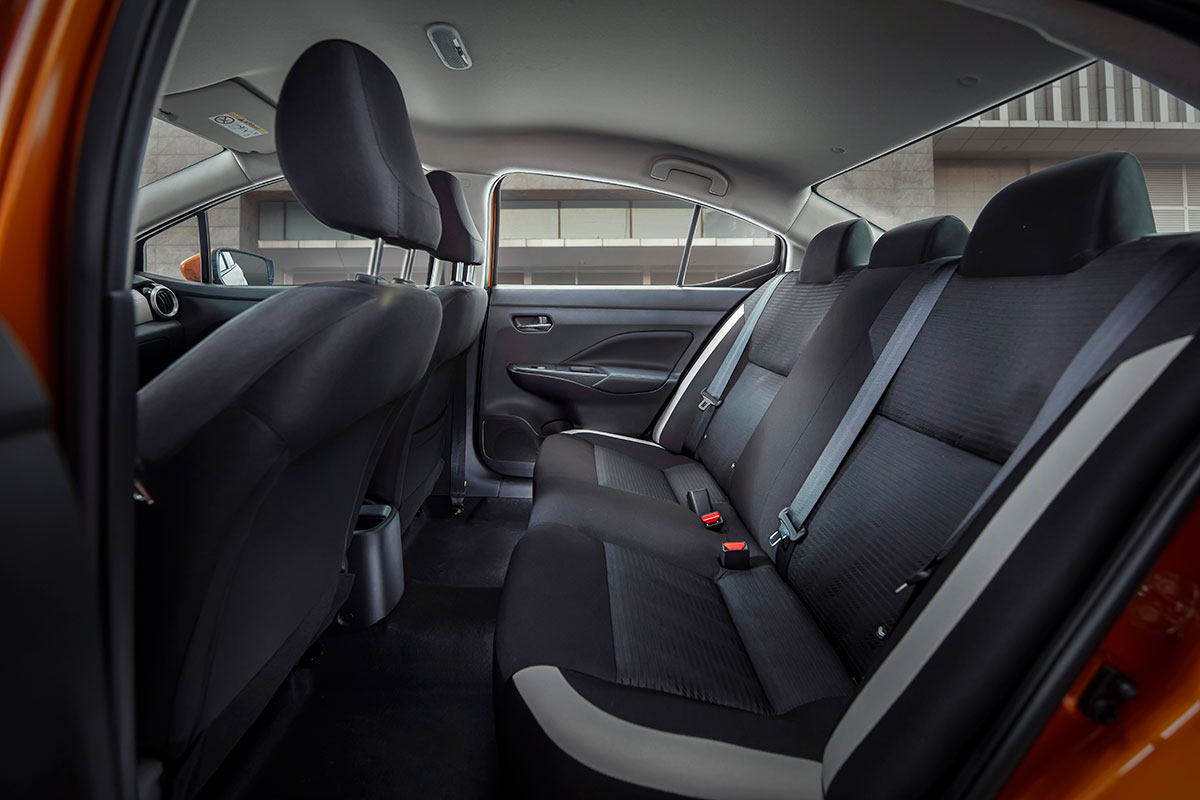 hàng ghế sau xe Nissan Almera mới nhất