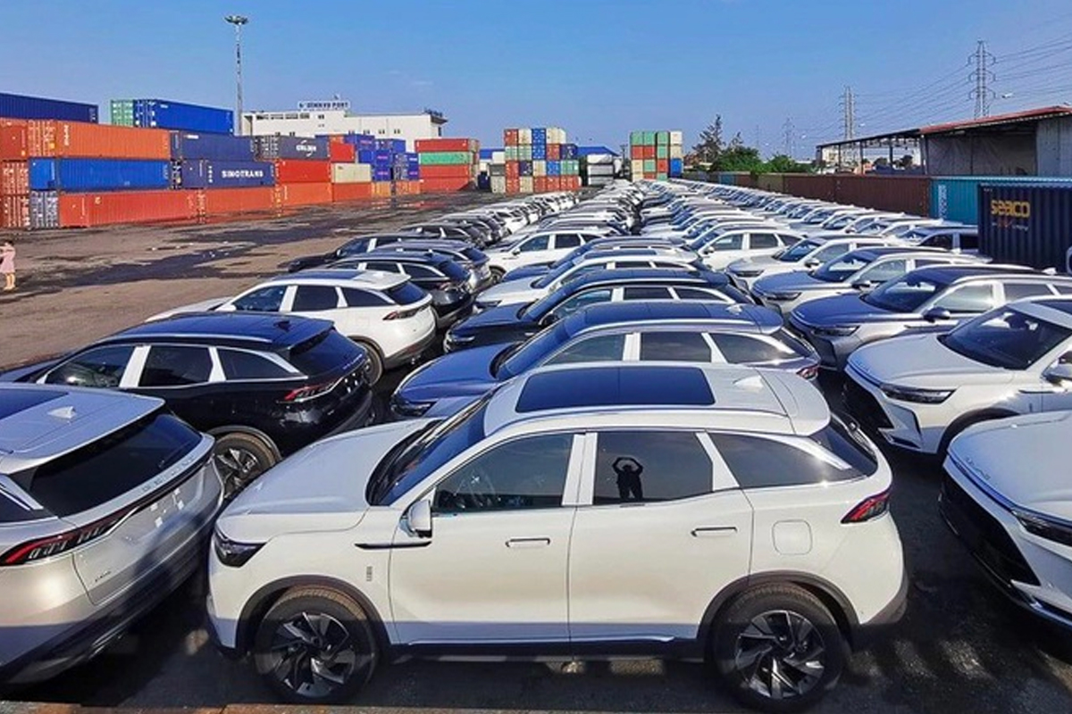 Lượng xe nhập khẩu tăng đến 11% trong tháng vừa qua là con số khá bất ngờ. Lượng xe nhập khẩu tăng đến 11% trong tháng vừa qua là con số khá bất ngờ